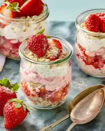 Strawberries & Cream Overnight Oats