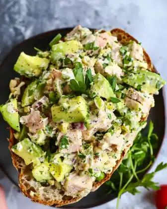 No-Mayo, High-Protein Tuna Salad with Greek Yogurt & Avocado 4 No-Mayo, High-Protein Tuna Salad with Greek Yogurt & Avocado
